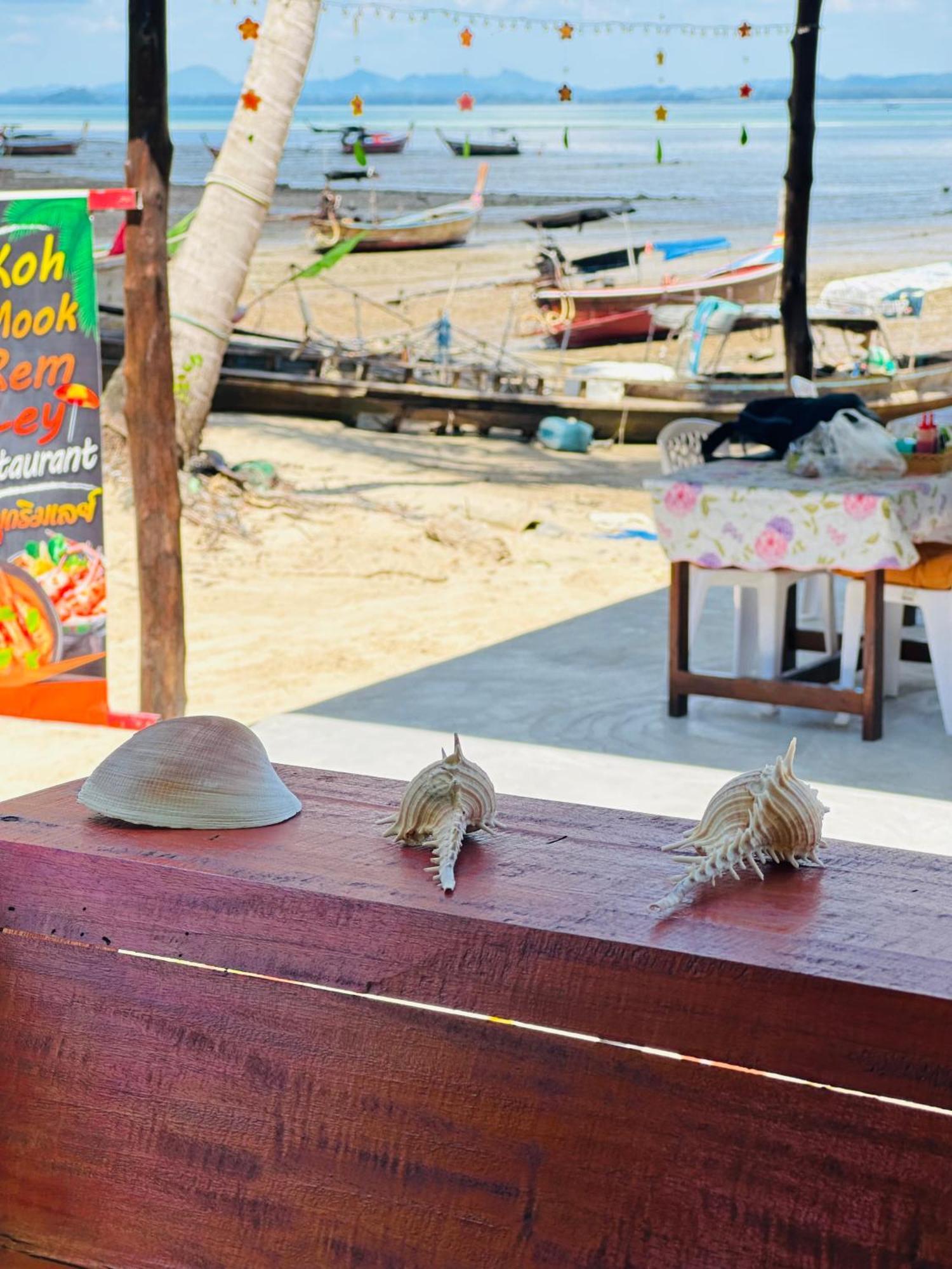 Koh Mook Rem Ley Hotel Trang Buitenkant foto
